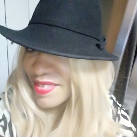 Meet your Posher, Denise - Picture 3 of 5